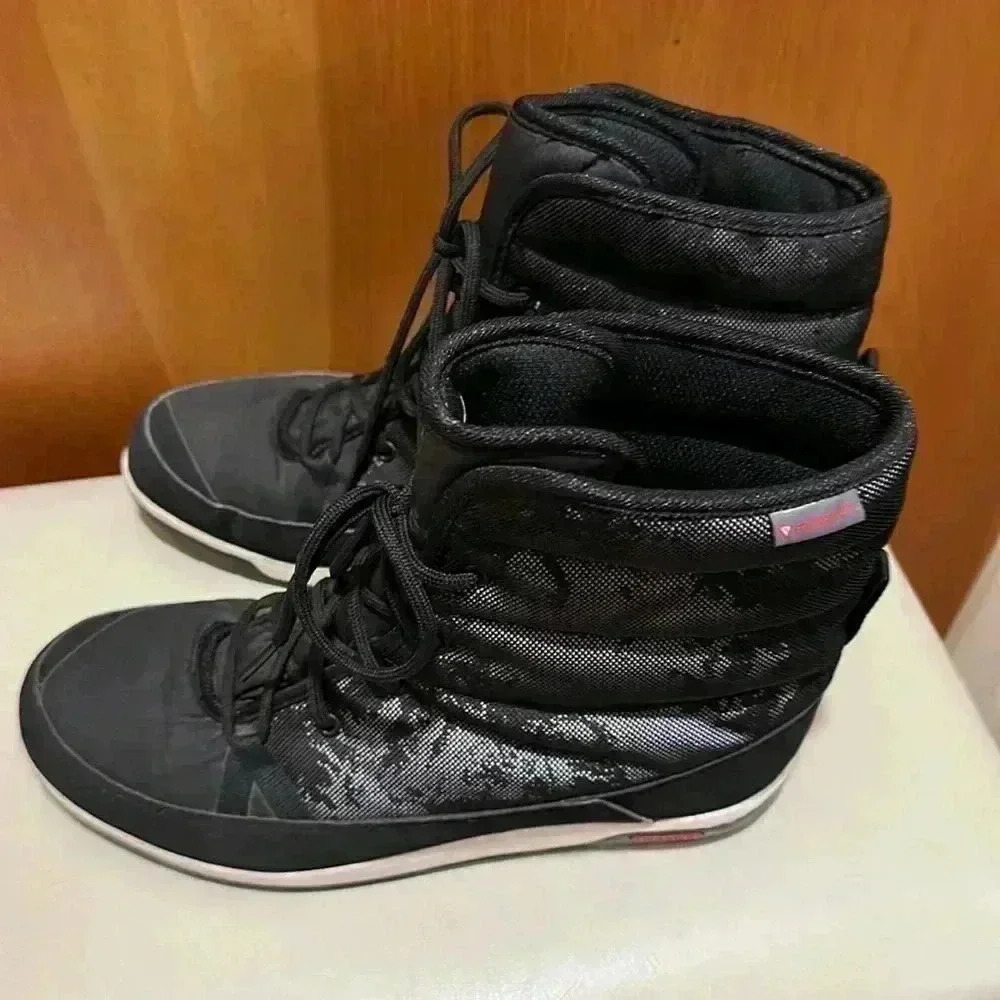 Adidas Climawarm boots. Adiprene sole. Black